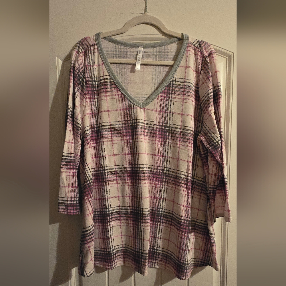 Plaid V-Neck Long Sleeve Top in Pink and Gray